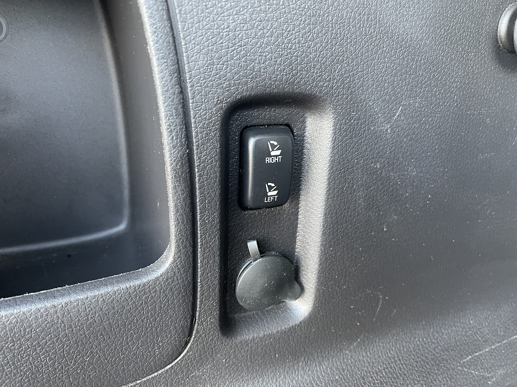 2011 Ford EDGE Located at Dave's GreenLight Auto Sales slide-image