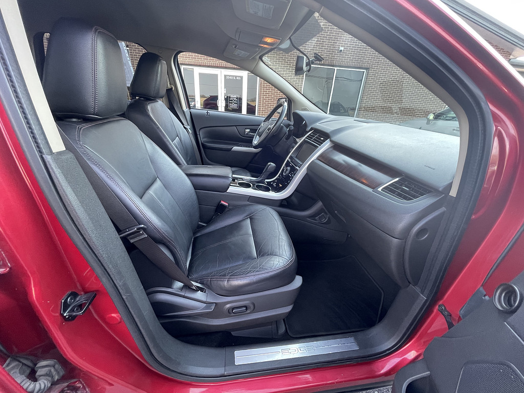 2011 Ford EDGE Located at Dave's GreenLight Auto Sales light-box-slides