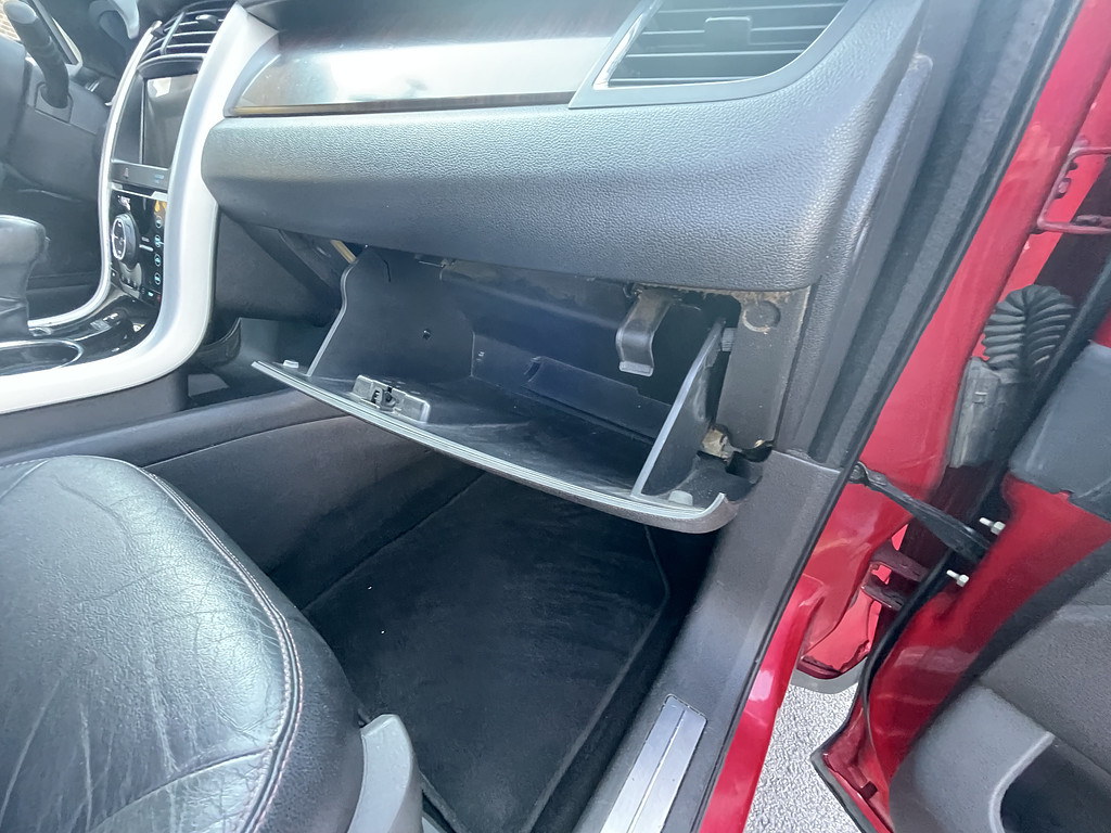 2011 Ford EDGE Located at Dave's GreenLight Auto Sales slide-image