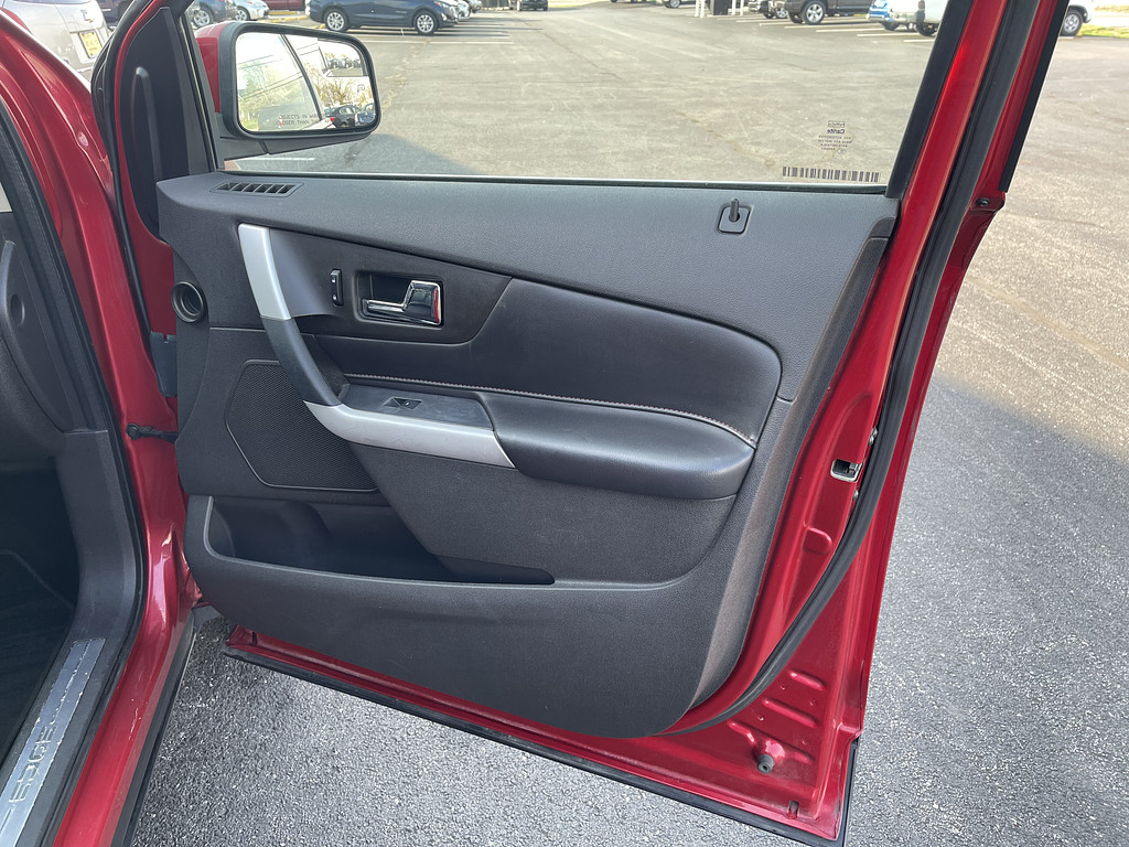 2011 Ford EDGE Located at Dave's GreenLight Auto Sales light-box-slides