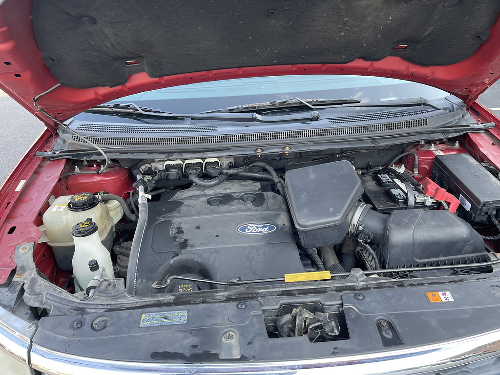 2011 Ford EDGE Located at Dave's GreenLight Auto Sales light-box-slides