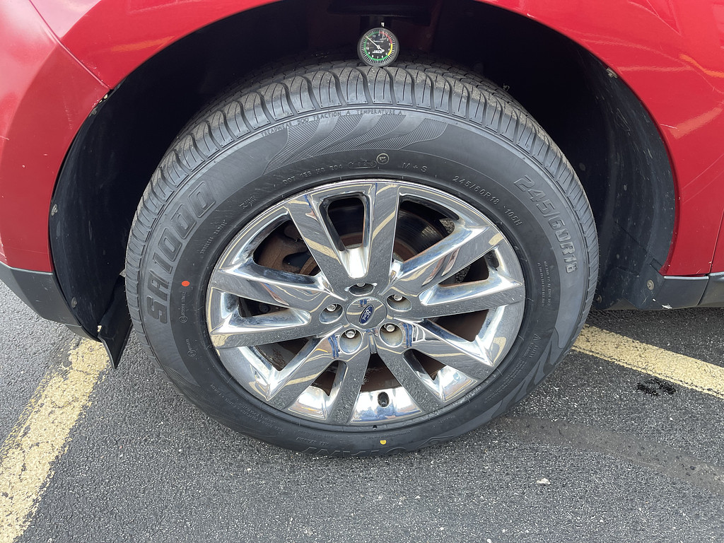 2011 Ford EDGE Located at Dave's GreenLight Auto Sales light-box-slides