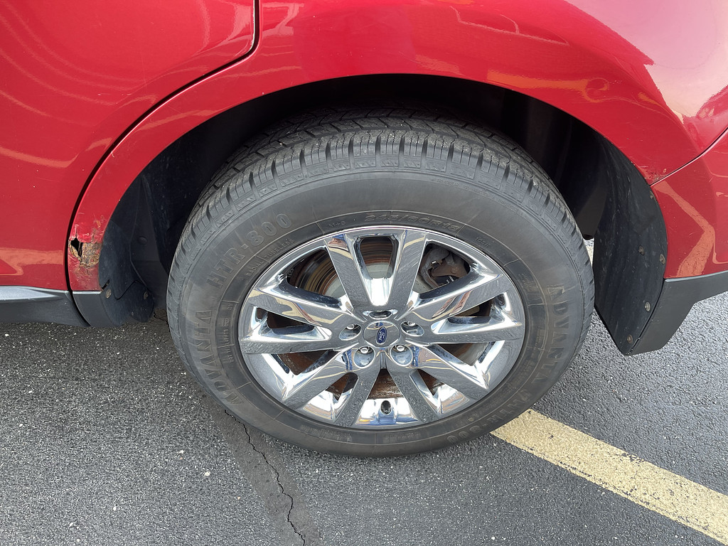 2011 Ford EDGE Located at Dave's GreenLight Auto Sales light-box-slides