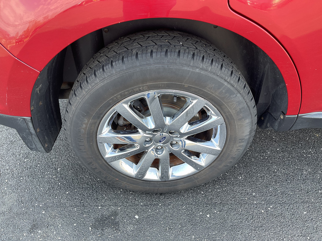 2011 Ford EDGE Located at Dave's GreenLight Auto Sales light-box-slides