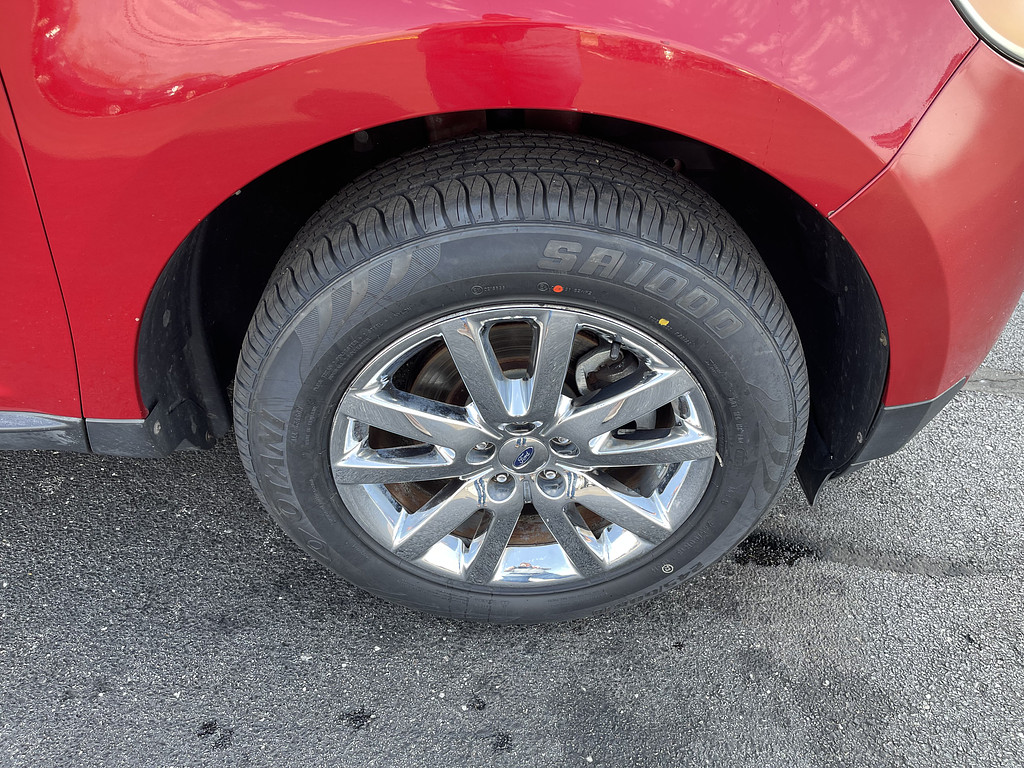 2011 Ford EDGE Located at Dave's GreenLight Auto Sales light-box-slides