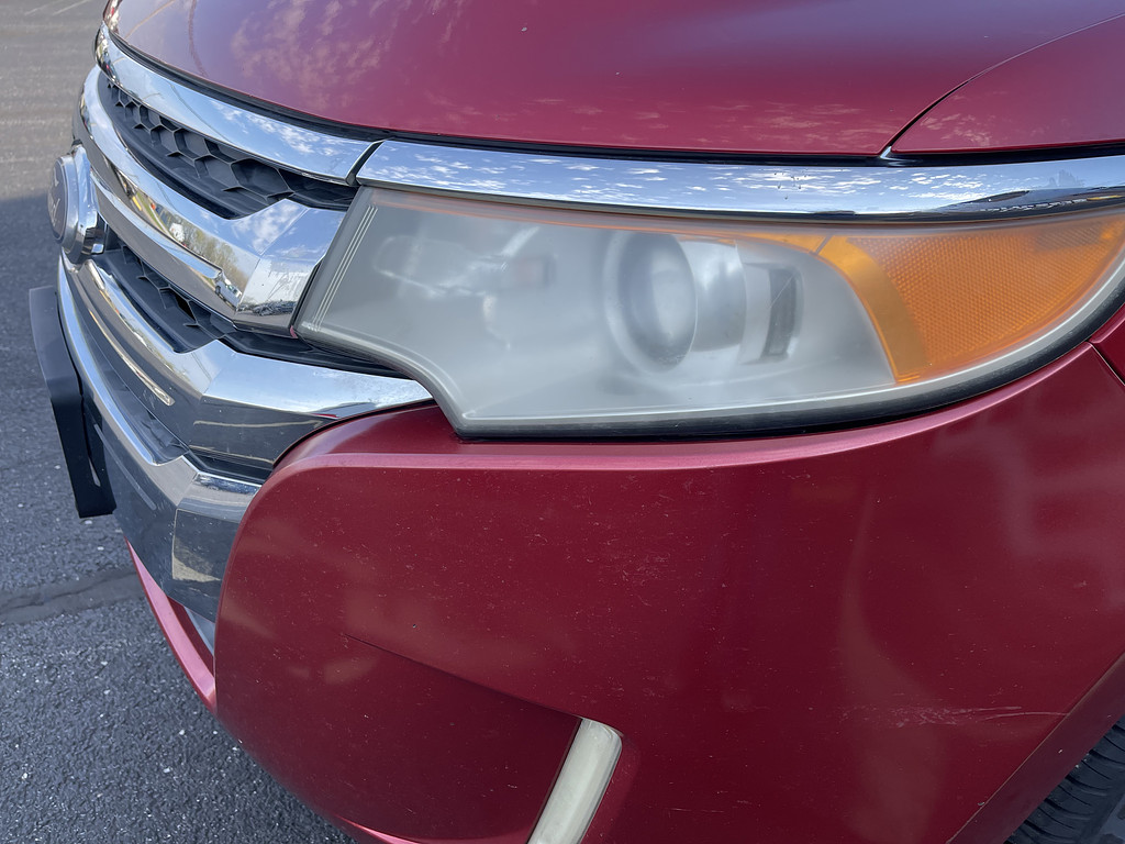 2011 Ford EDGE Located at Dave's GreenLight Auto Sales light-box-slides