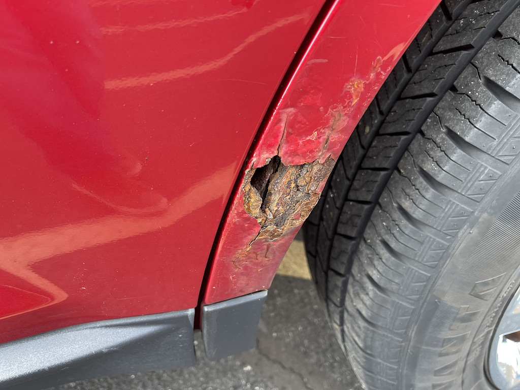 2011 Ford EDGE Located at Dave's GreenLight Auto Sales slide-image