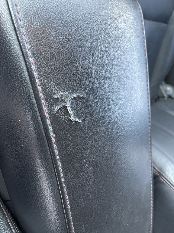 2011 Ford EDGE Located at Dave's GreenLight Auto Sales slide-image