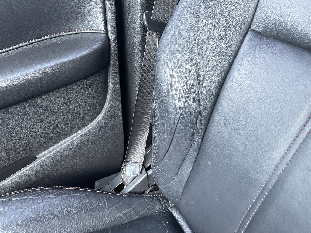 2011 Ford EDGE Located at Dave's GreenLight Auto Sales slide-image