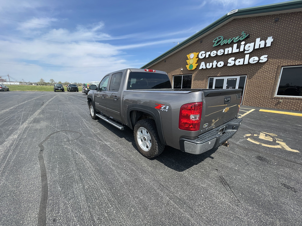 2012 Chevrolet Silverado LT Located at Dave's GreenLight Auto Sales light-box-slides