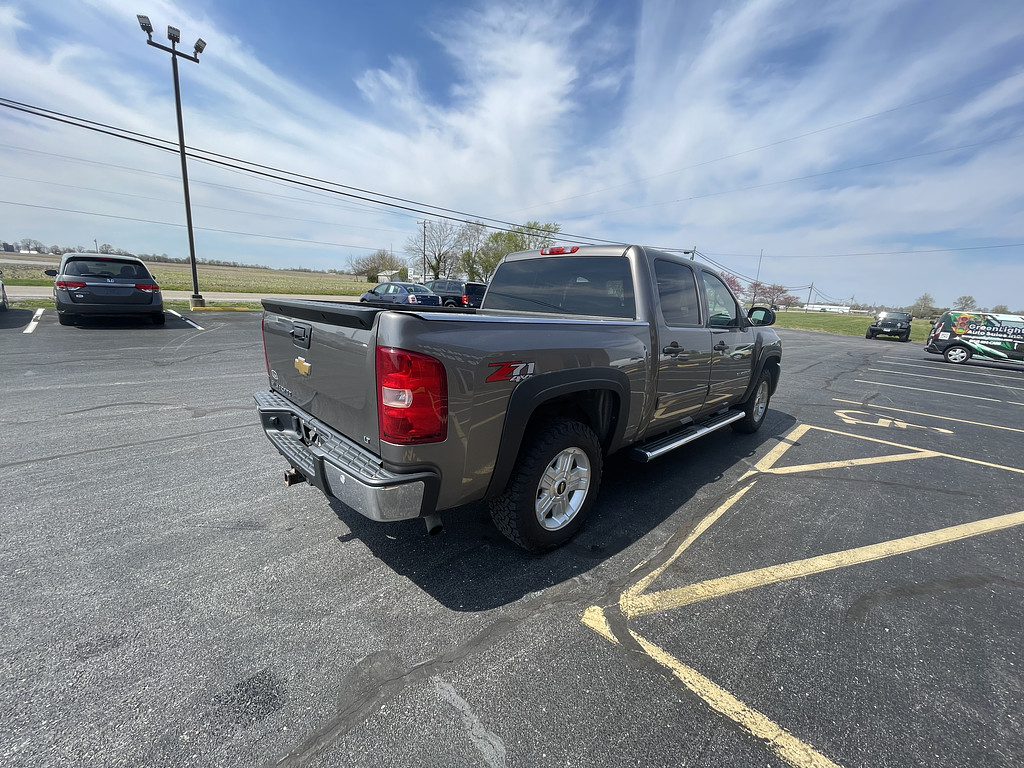 2012 Chevrolet Silverado LT Located at Dave's GreenLight Auto Sales light-box-slides