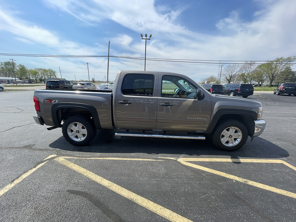 2012 Chevrolet Silverado LT Located at Dave's GreenLight Auto Sales light-box-slides