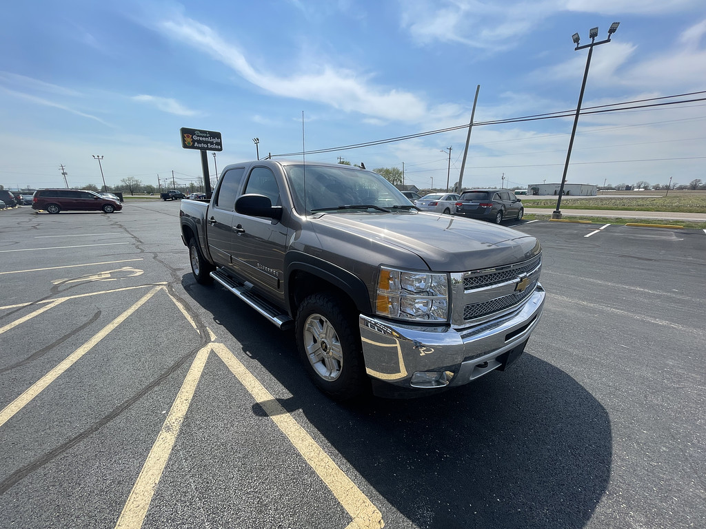 2012 Chevrolet Silverado LT Located at Dave's GreenLight Auto Sales light-box-slides