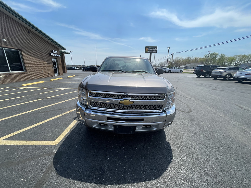 2012 Chevrolet Silverado LT Located at Dave's GreenLight Auto Sales light-box-slides
