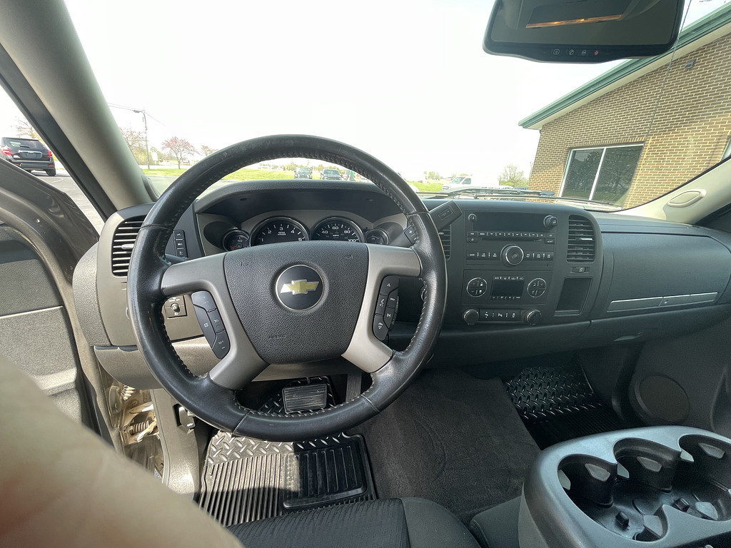 2012 Chevrolet Silverado LT Located at Dave's GreenLight Auto Sales light-box-slides
