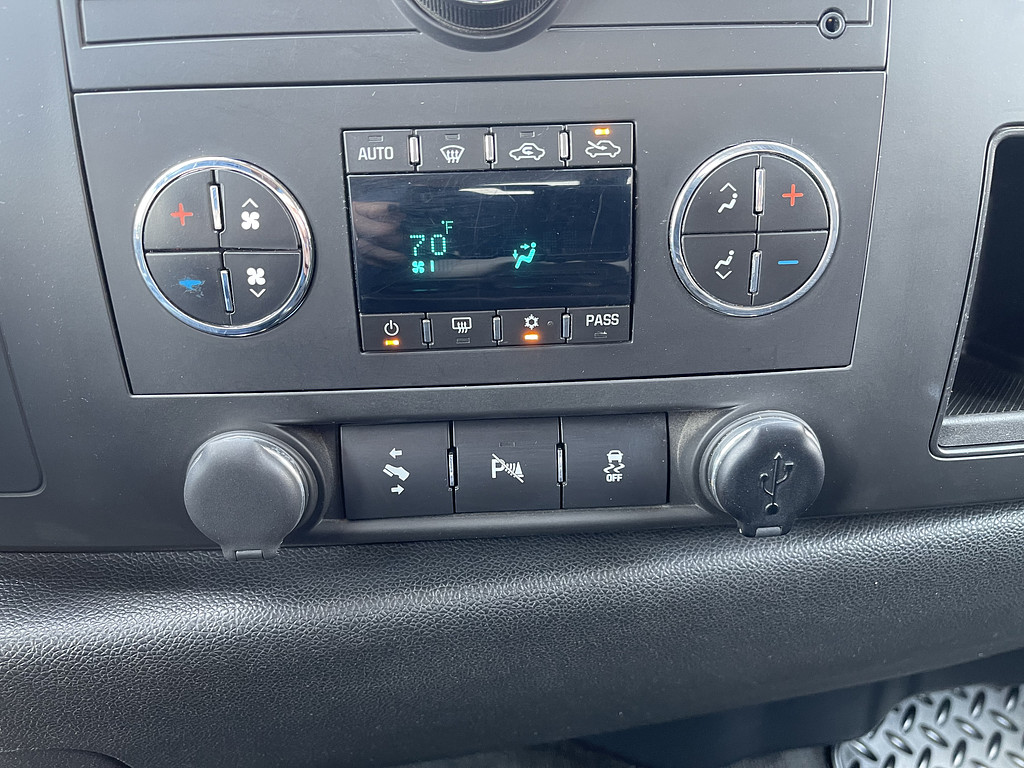 2012 Chevrolet Silverado LT Located at Dave's GreenLight Auto Sales slide-image