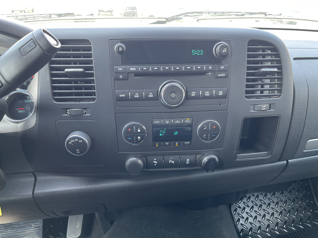 2012 Chevrolet Silverado LT Located at Dave's GreenLight Auto Sales slide-image