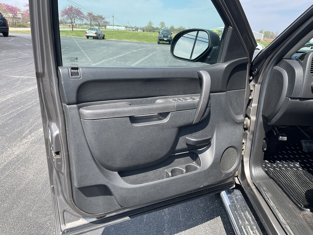 2012 Chevrolet Silverado LT Located at Dave's GreenLight Auto Sales slide-image