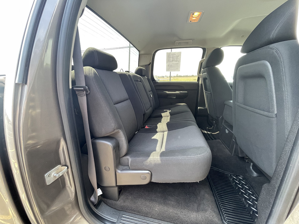 2012 Chevrolet Silverado LT Located at Dave's GreenLight Auto Sales slide-image