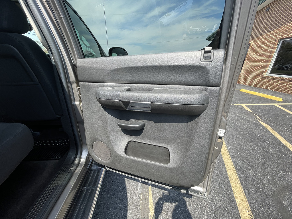 2012 Chevrolet Silverado LT Located at Dave's GreenLight Auto Sales light-box-slides