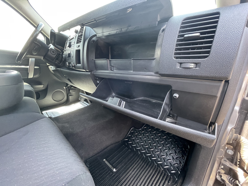 2012 Chevrolet Silverado LT Located at Dave's GreenLight Auto Sales slide-image