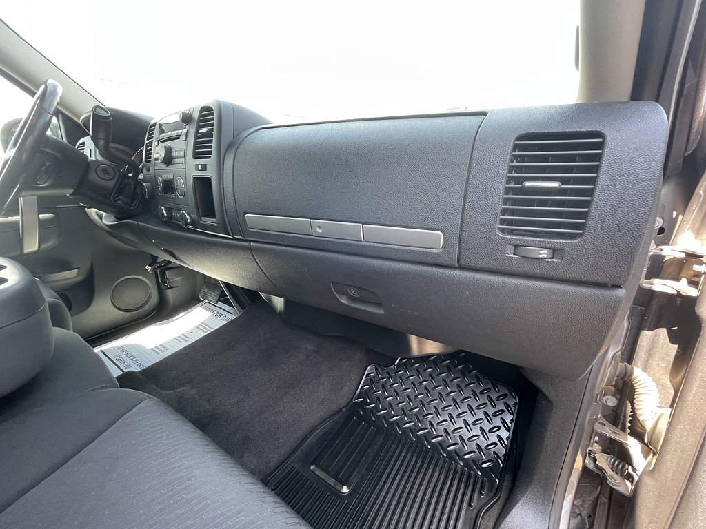 2012 Chevrolet Silverado LT Located at Dave's GreenLight Auto Sales slide-image