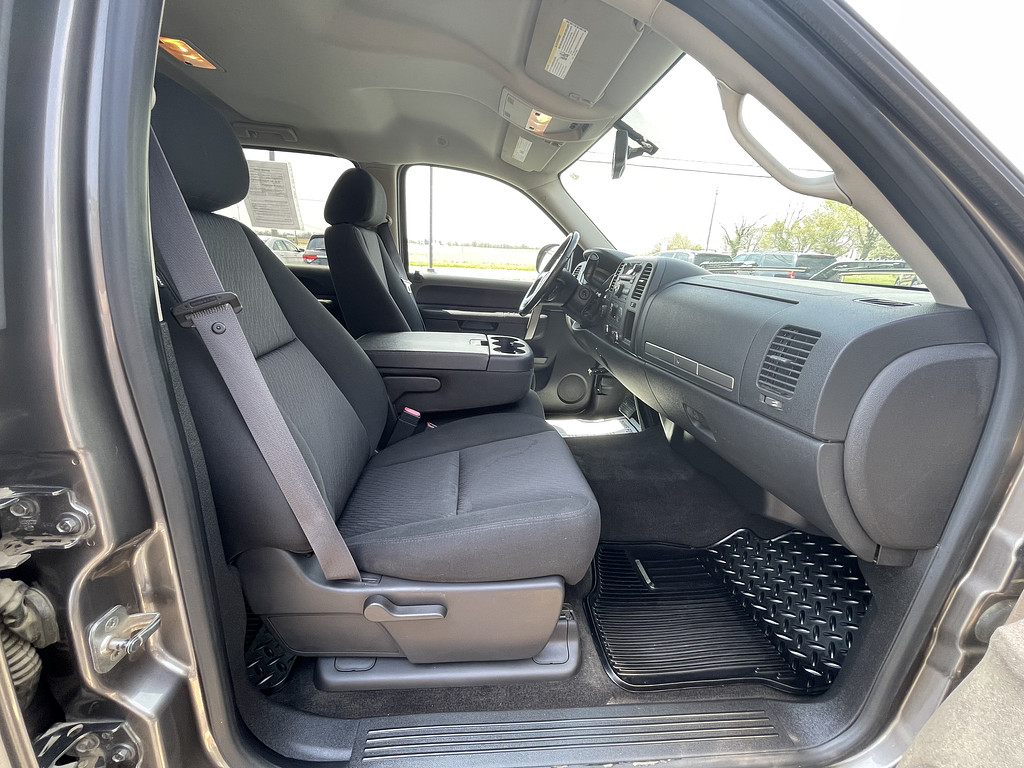 2012 Chevrolet Silverado LT Located at Dave's GreenLight Auto Sales light-box-slides
