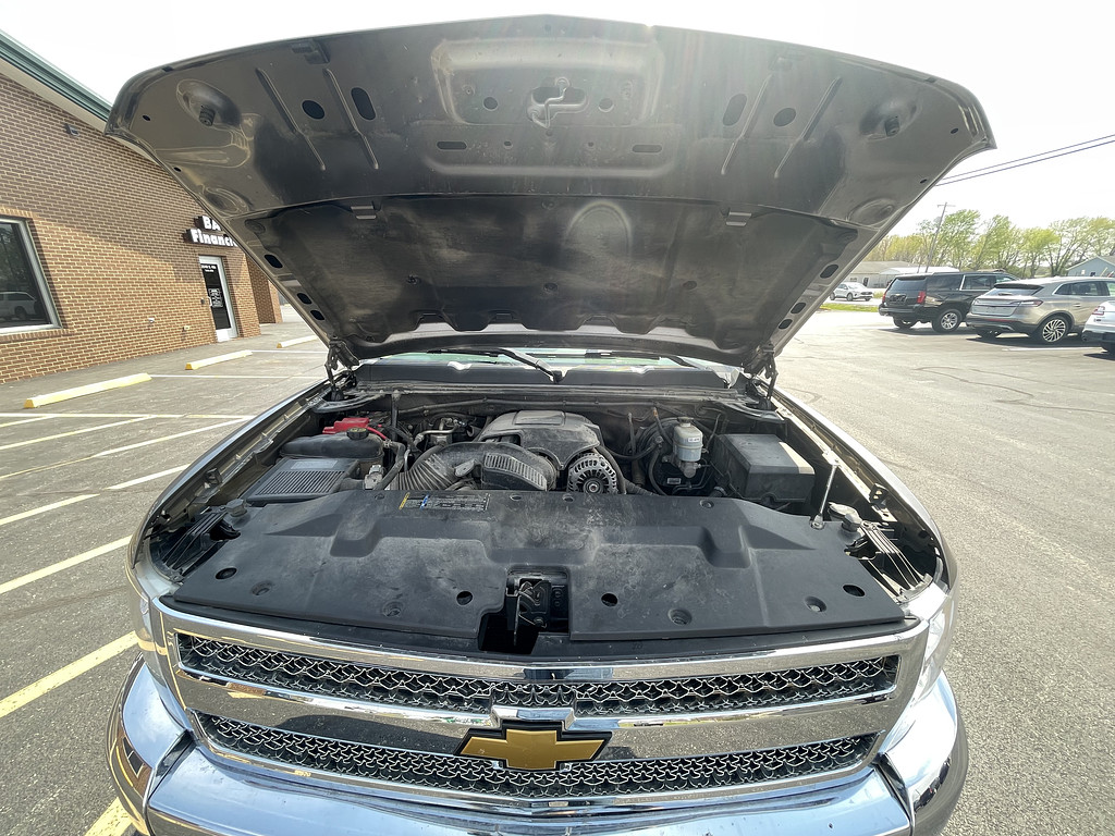 2012 Chevrolet Silverado LT Located at Dave's GreenLight Auto Sales light-box-slides