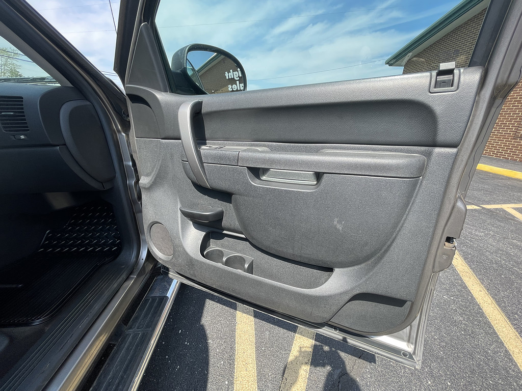 2012 Chevrolet Silverado LT Located at Dave's GreenLight Auto Sales light-box-slides