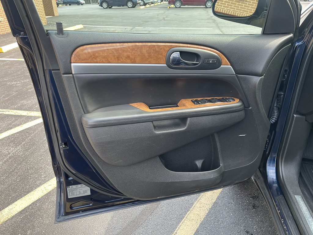 2012 Buick ENCLAVE LEATHER Located at Dave's GreenLight Auto Sales slide-image