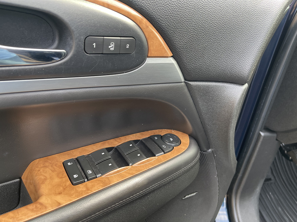 2012 Buick ENCLAVE LEATHER Located at Dave's GreenLight Auto Sales slide-image