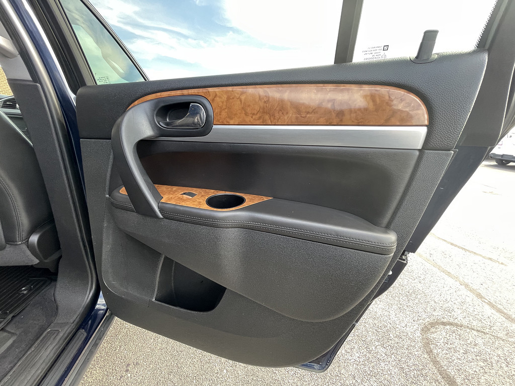 2012 Buick ENCLAVE LEATHER Located at Dave's GreenLight Auto Sales light-box-slides