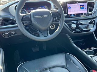 Thumbnail - 2025 Chrysler Pacifica