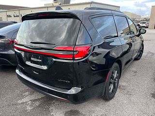 Thumbnail - 2025 Chrysler Pacifica