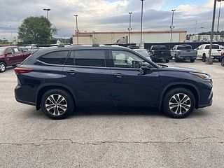 Thumbnail - 2021 Toyota Highlander