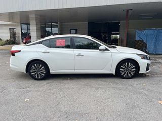 Thumbnail - 2023 Nissan Altima