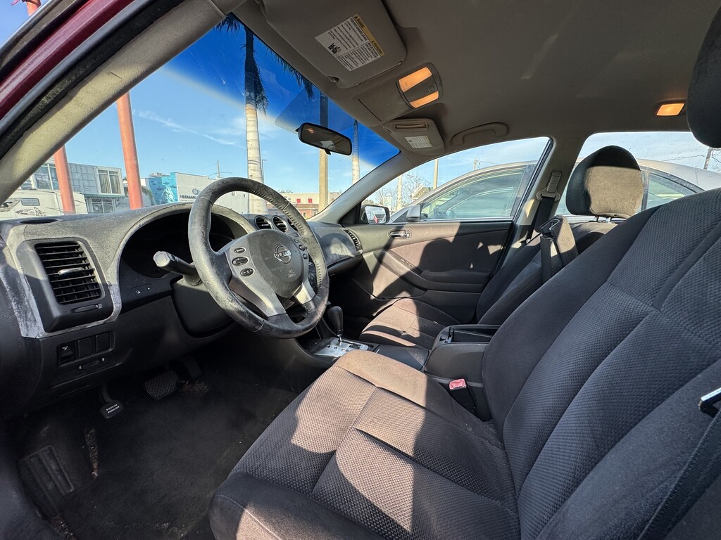 2008 Nissan Altima Located at Drive Smart light-box-slides