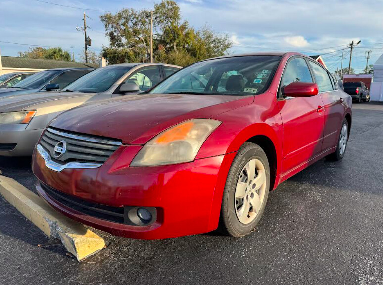 2008 Nissan Altima Located at Drive Smart light-box-slides
