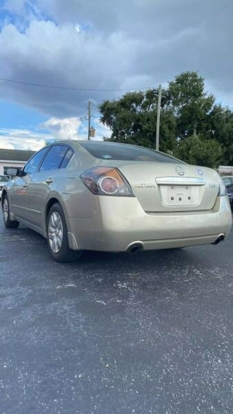 2009 Nissan Altima Located at Drive Smart light-box-slides