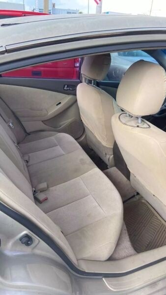 2009 Nissan Altima Located at Drive Smart light-box-slides