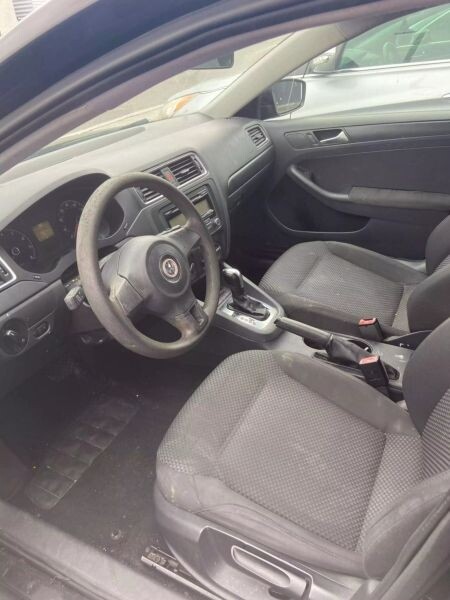 2012 Volkswagen Jetta Located at Drive Smart light-box-slides