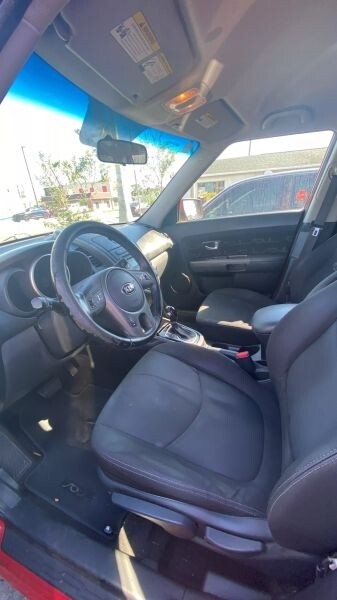 2013 Kia Soul Located at Drive Smart light-box-slides