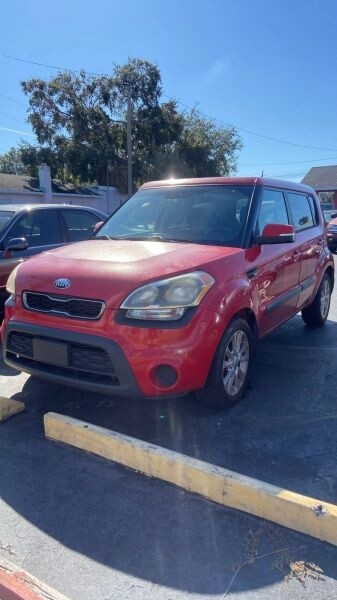 2013 Kia Soul Located at Drive Smart light-box-slides