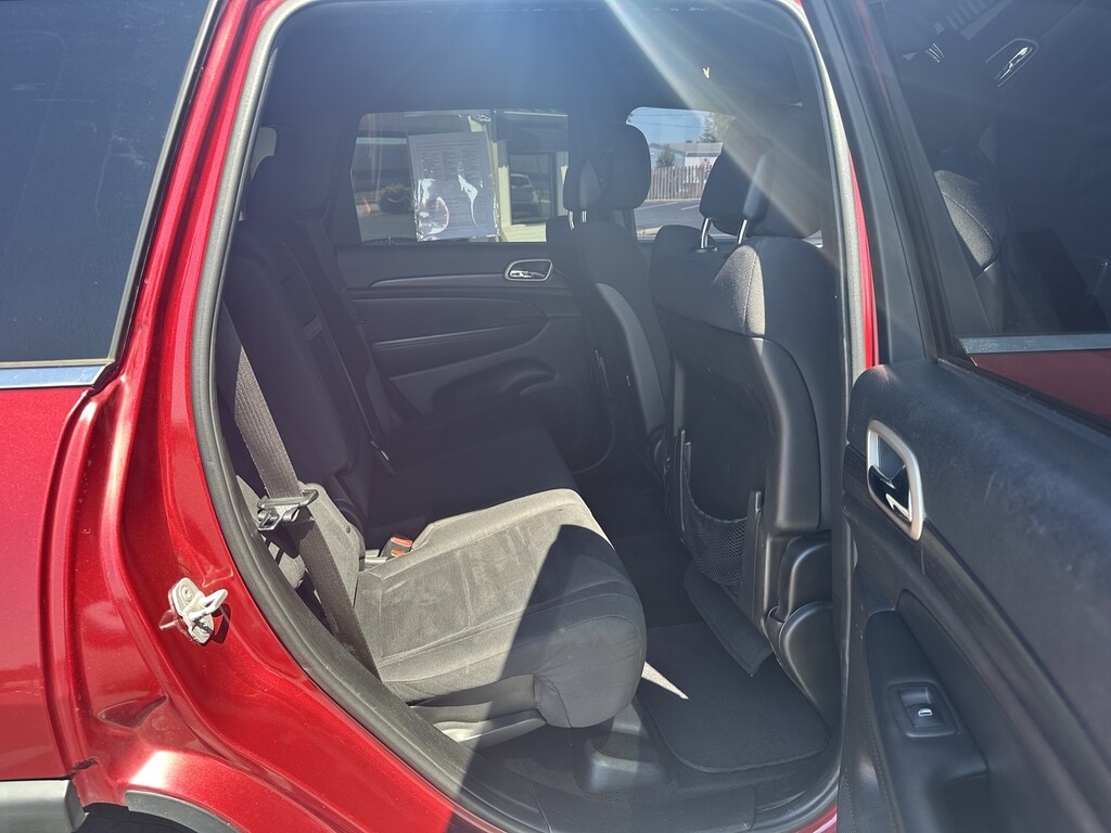 2014 Jeep GRAND CHEROKEE LARED Located at Curtis Auto Sales Indianapolis light-box-slides