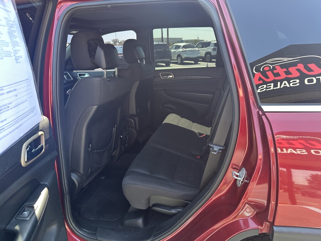 2014 Jeep GRAND CHEROKEE LARED Located at Curtis Auto Sales Indianapolis light-box-slides