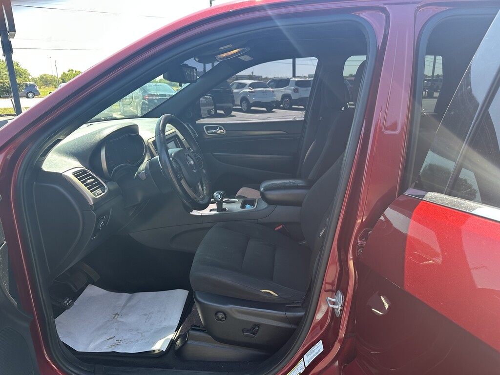 2014 Jeep GRAND CHEROKEE LARED Located at Curtis Auto Sales Indianapolis light-box-slides