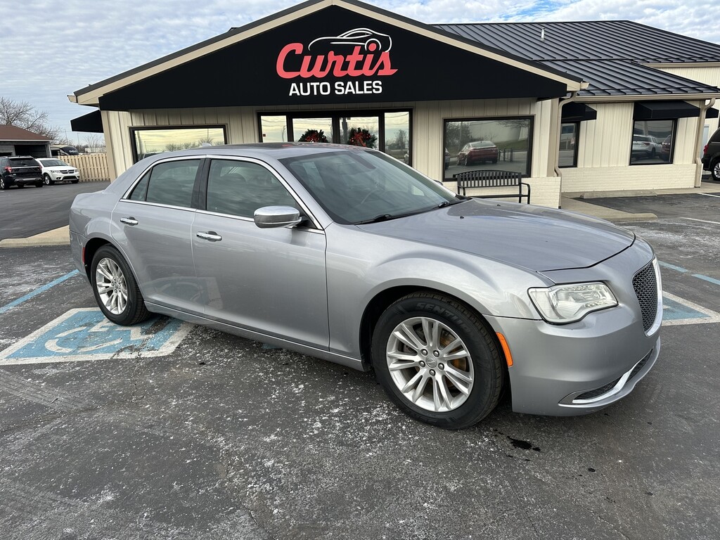 2017 Chrysler 300 C's photo