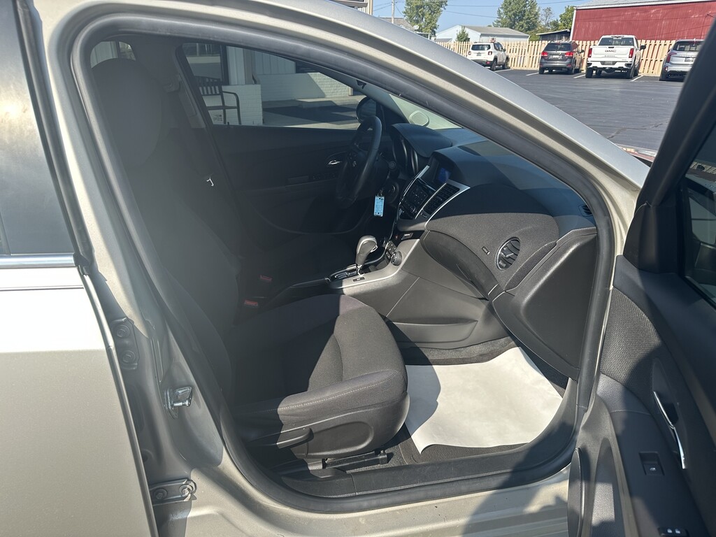 2016 Chevrolet CRUZE LIMI Located at Curtis Auto Sales Indianapolis light-box-slides