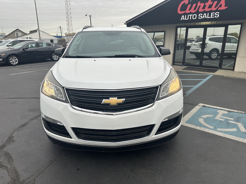 2017 Chevrolet TRAVERSE Located at Curtis Auto Sales Indianapolis light-box-slides