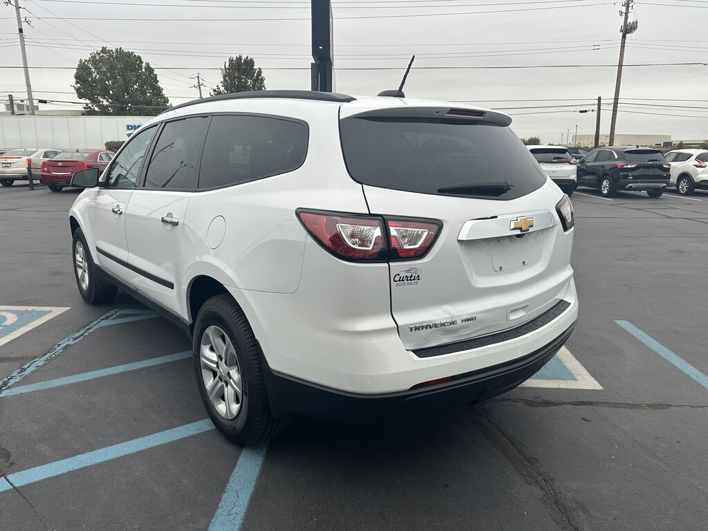 2017 Chevrolet TRAVERSE Located at Curtis Auto Sales Indianapolis light-box-slides